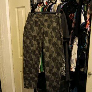 Stretch camo capris